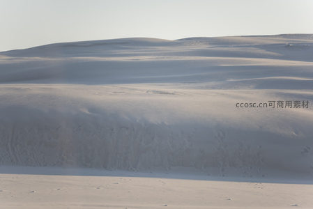 雪原风蚀地貌，纯净无垠的白色世界