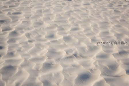 细腻沙丘纹理，光影交织的自然画卷