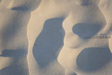 沙粒间的光影艺术