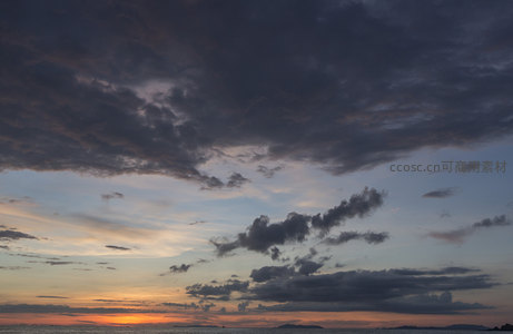 海天相接晚霞如画