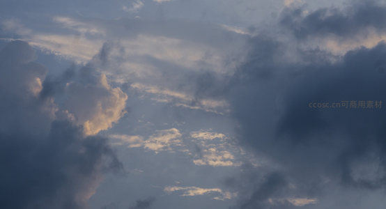 云海翻涌时捕捉到的瞬息光影