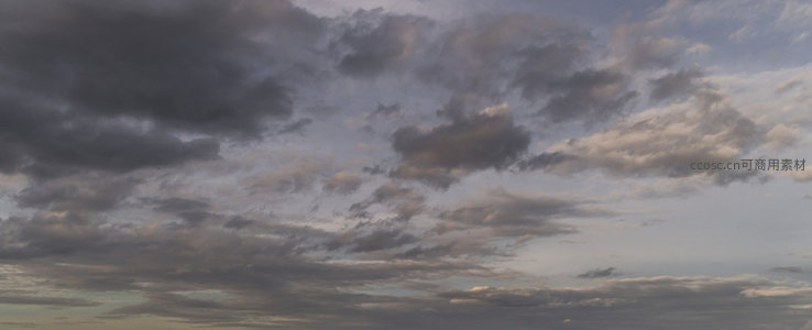 层叠云朵映衬暮色苍穹