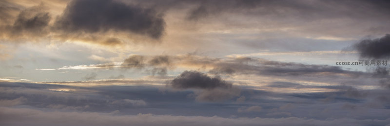 云海日出，霞光万丈染天际