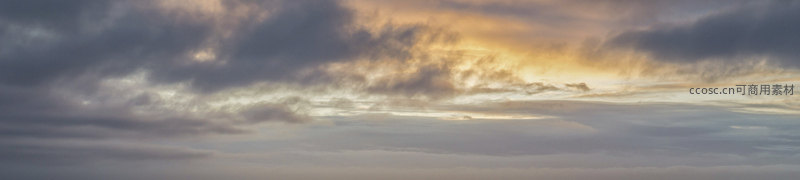 火烧云翻涌，天幕如画布