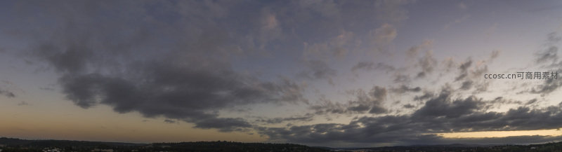 暮色苍穹，云卷云舒覆大地
