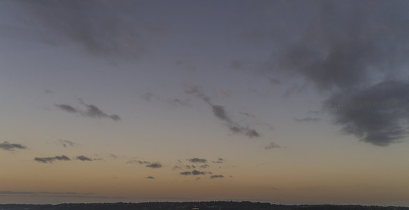 暮霭沉沉，晚霞染透天边