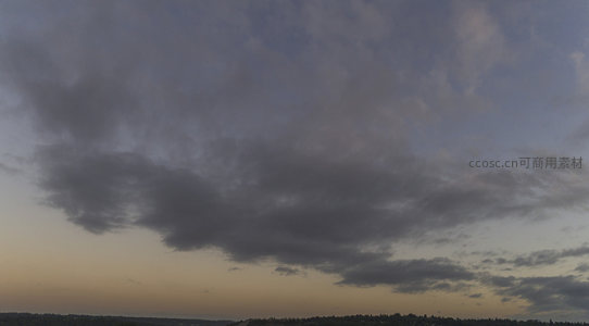 乌云压顶，暮光微露温柔