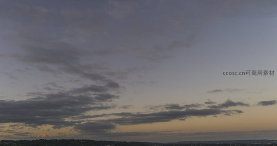 暮色苍穹云层变幻城市剪影