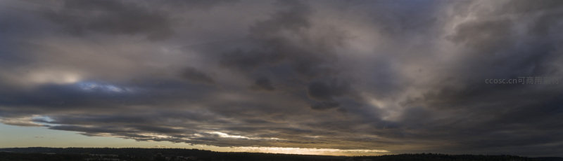 广角视角下的风暴云海