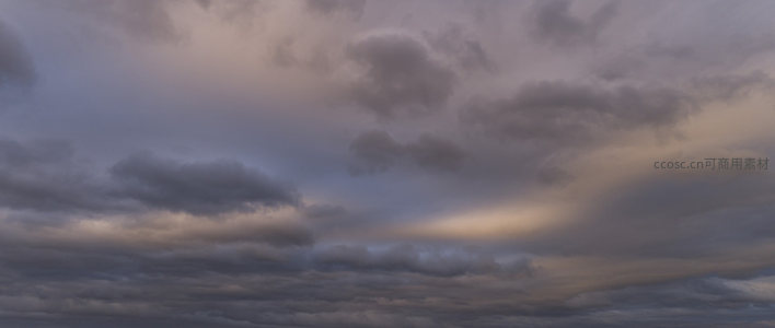 高空俯瞰云层变幻，暮光染透灰蓝天幕