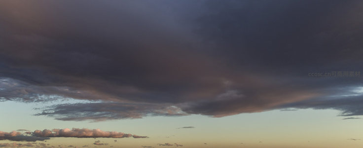 乌云压顶霞光破，天地交界暮色浓