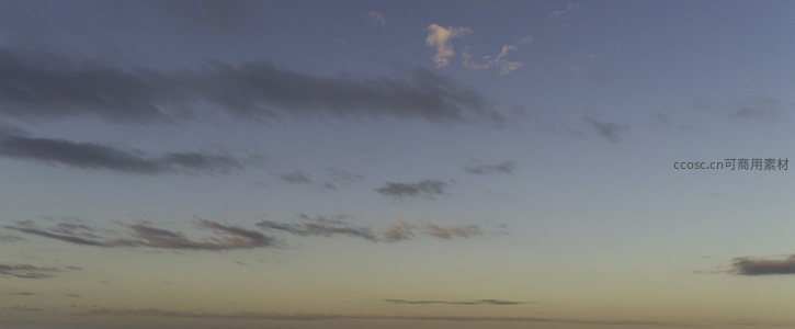 淡蓝暮空，几缕轻云点缀天际