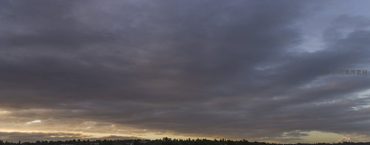 暮色苍穹，云海翻涌如墨染天幕
