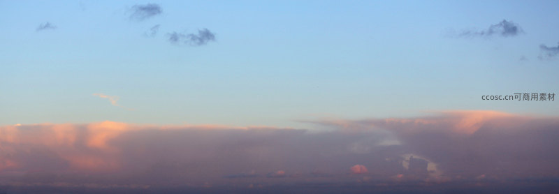 粉紫云霞漫天，温柔暮色染尽苍穹