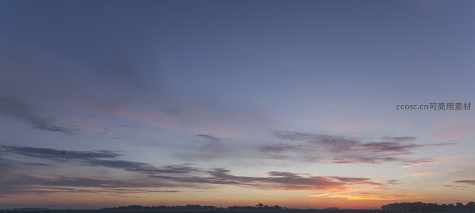绚丽晚霞染红天边云层