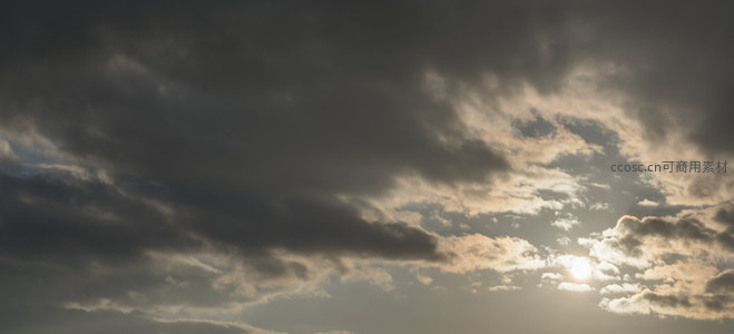 乌云密布透光点，太阳微露暖人心