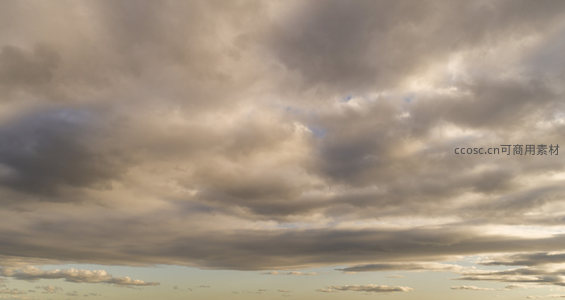 广阔天幕下翻涌的云团