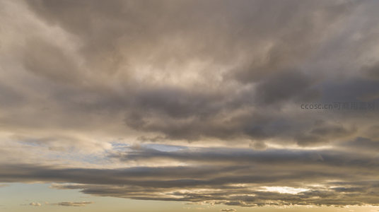 暮色云层壮丽铺展天际