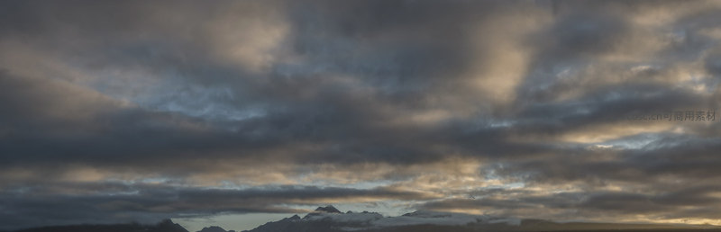 山巅之上云影流动如画