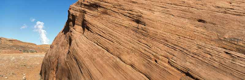 红岩断面纹理清晰如大地年轮