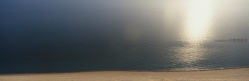 夕阳海面金色倒影