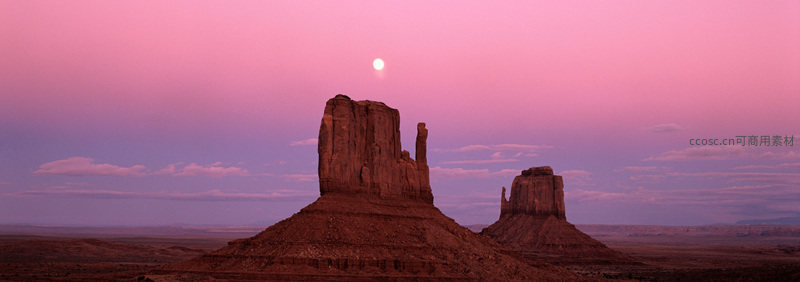 粉紫霞光映岩柱