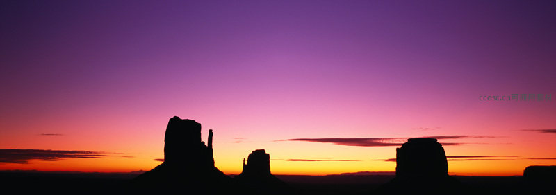 纪念碑谷日落，巨柱擎天如画