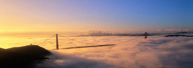 云海之上的金门大桥日出奇景