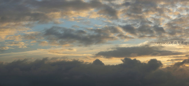 云卷云舒映夕照，光影交错绘天幕