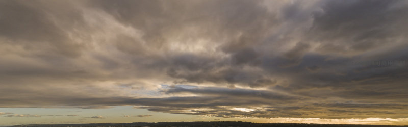 云涛汹涌，暮色苍茫