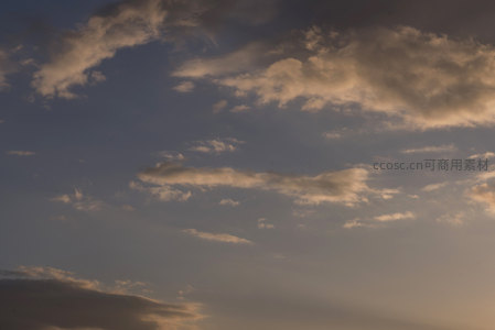暮色苍穹云卷云舒，光影交织如诗
