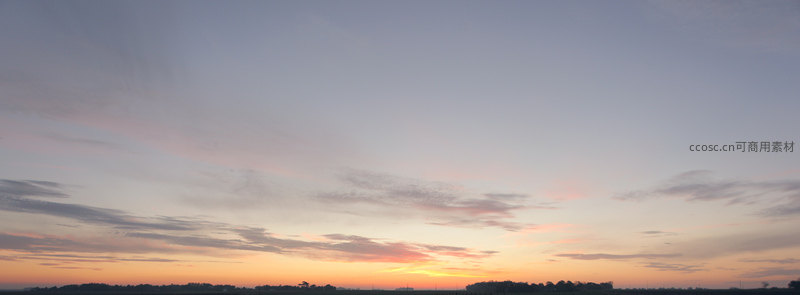 地平线上的绚烂晚霞