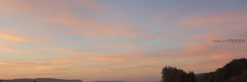 秋日黄昏彩云漫天