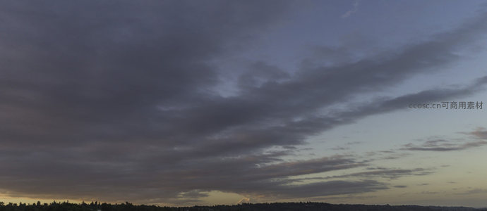 黄昏时分云海翻涌染霞光