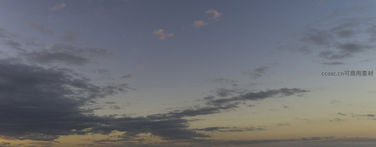 夕照云隙透出温柔暮光