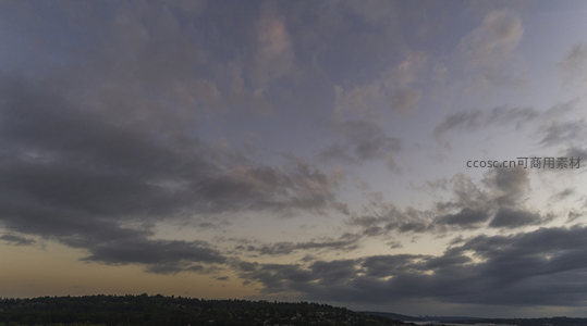 云卷云舒，俯瞰城市黄昏