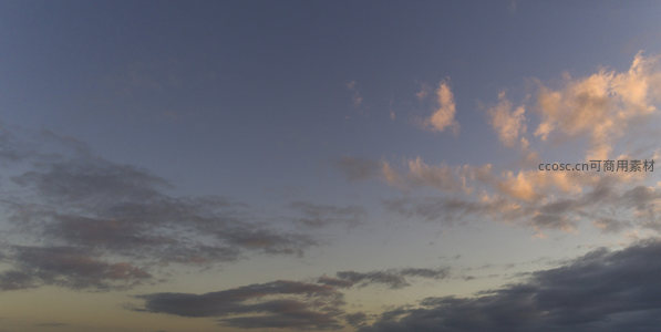 暮色云霞染天际，光影交织如画卷
