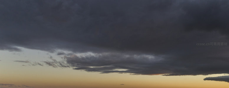 黑云压顶，夕阳余晖染云边
