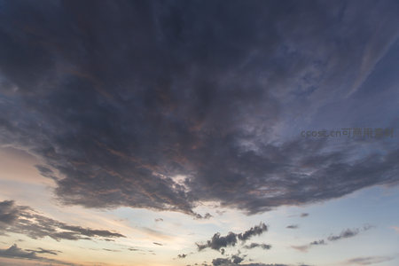 仰望苍穹的梦幻云彩纹理