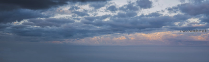 晨曦云层铺展温柔蓝紫天际