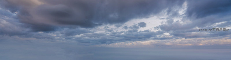 高空俯瞰云海翻腾气势磅礴