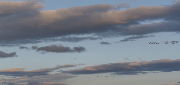 流云漫卷暮色里，霞光点染天际线