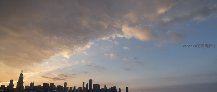 都市剪影沐霞光，高楼林立映云海