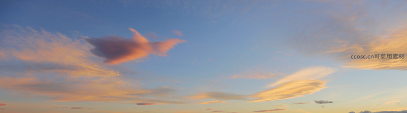 晚霞染天际，云彩如画般绚烂