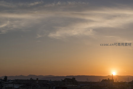 城市天际线与落日余晖的壮丽景象