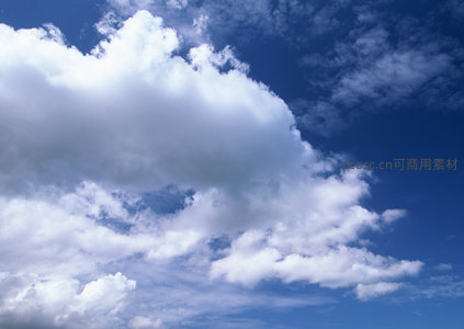 蓝天白云交织成一幅动态的天然画卷