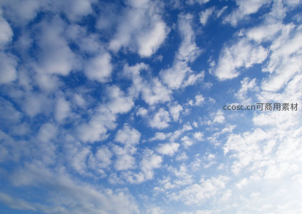 鱼鳞状卷积云，晴朗天空的精致纹理