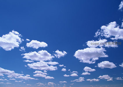 广阔天幕上散落的云絮美景