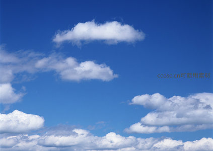 蔚蓝天空中漂浮着朵朵洁白云彩