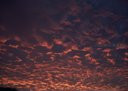 血色晚霞燃烧天际